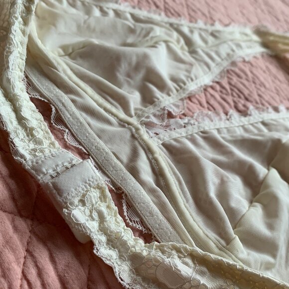 JOJOANS - Halter Lace Bralette - Wirefree Lace - Cream White - Large - Picture 7 of 10